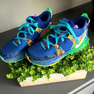 Nike LeBron Shoes Youth Size 6.5 Witness VII Kaleidoscope Mid Blue Multi Color